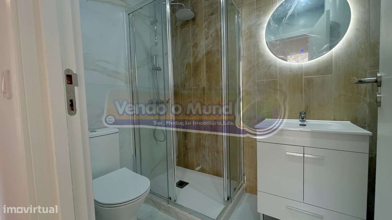 Apartamento T1 em Stº António dos Cavaleiros (LXLR037) - Grande imagem: 5/19