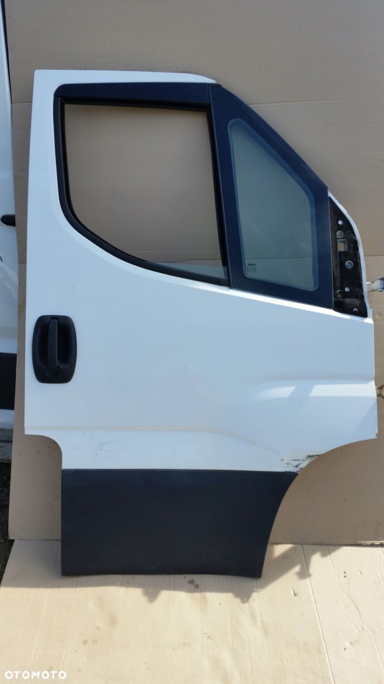 IVECO DAILY IV DRZWI PRZEDNIE PRAWE PRZÓD 2014 - - 1