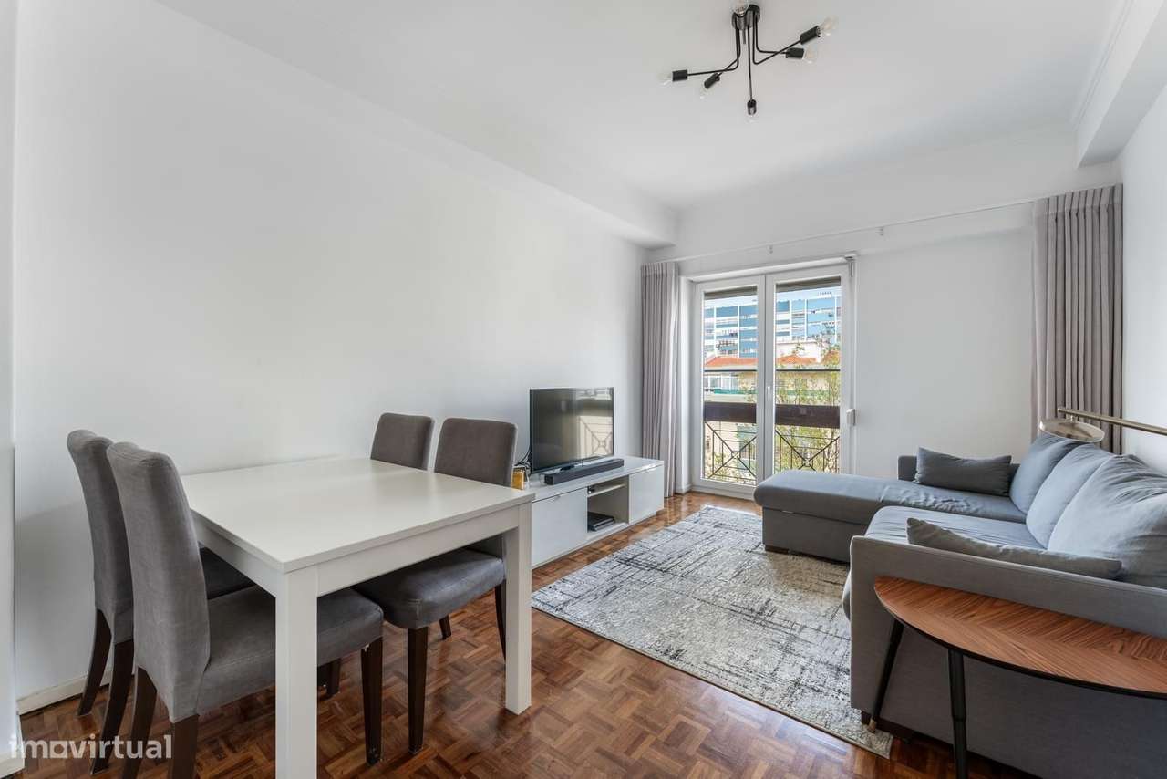 Apartamento T2 Com Varanda Nova Oeiras Oeiras