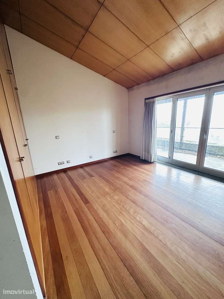 Moradia T4 com piscina, garagem e jardim em Galegos-11