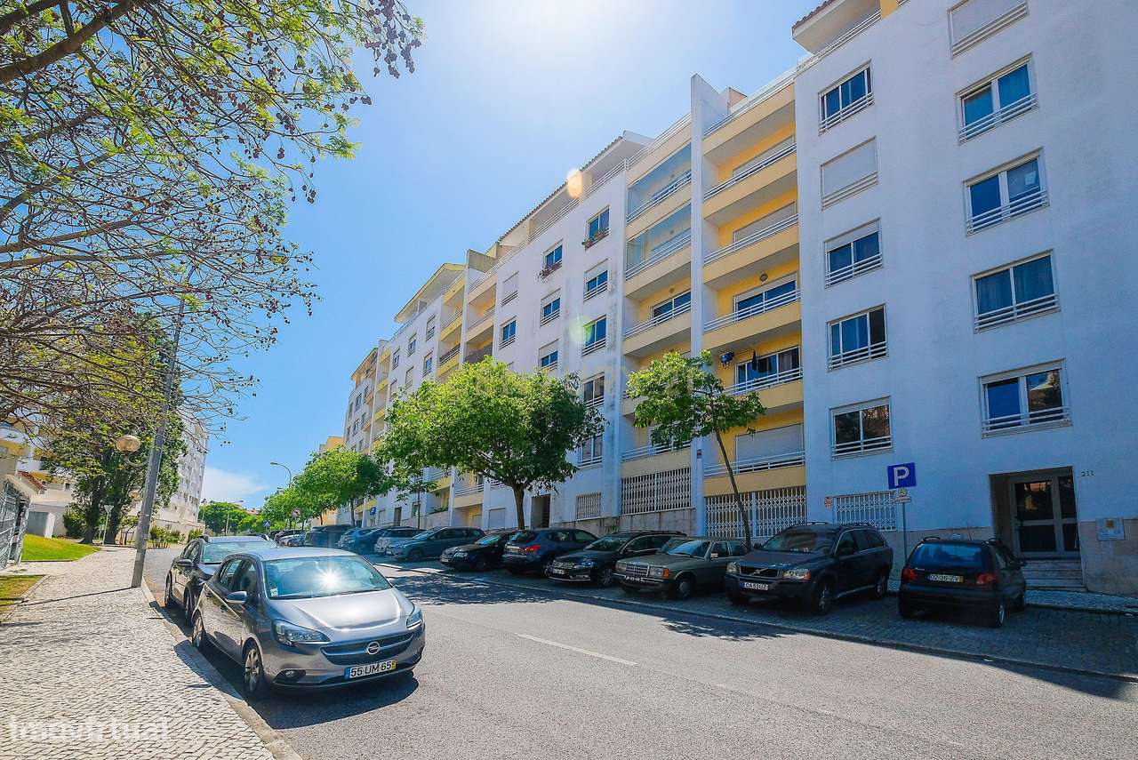 Apartamento T3 luminoso na Parede com varandas, garagem e arrecadação-32