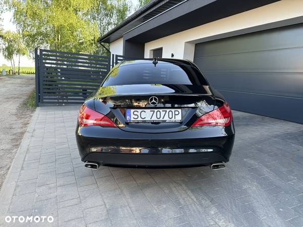 Mercedes-Benz CLA 180 7G-DCT Urban - 4