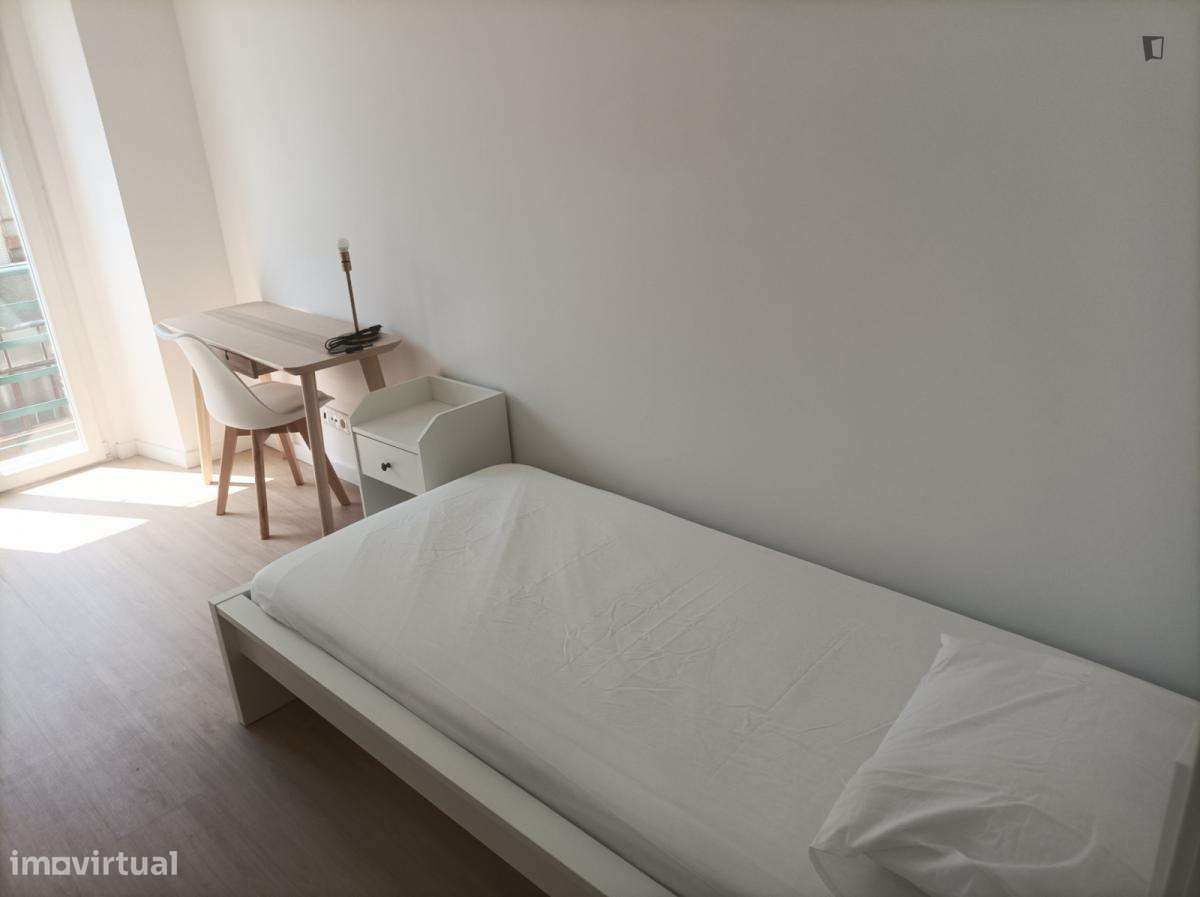 Quarto - localizado em Alameda Lisbon - Grande imagem: 2/7