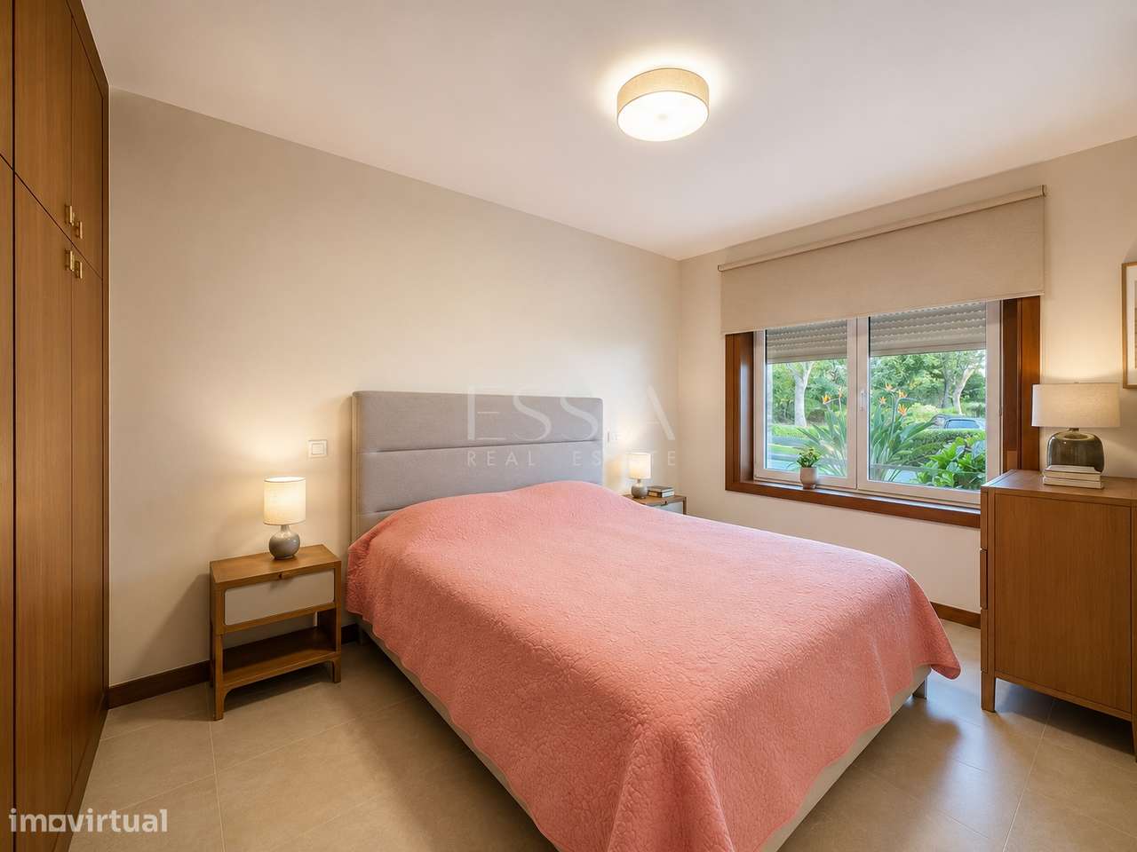 Apartamento T2 Remodelado no Arrábida Place com Garagem-10