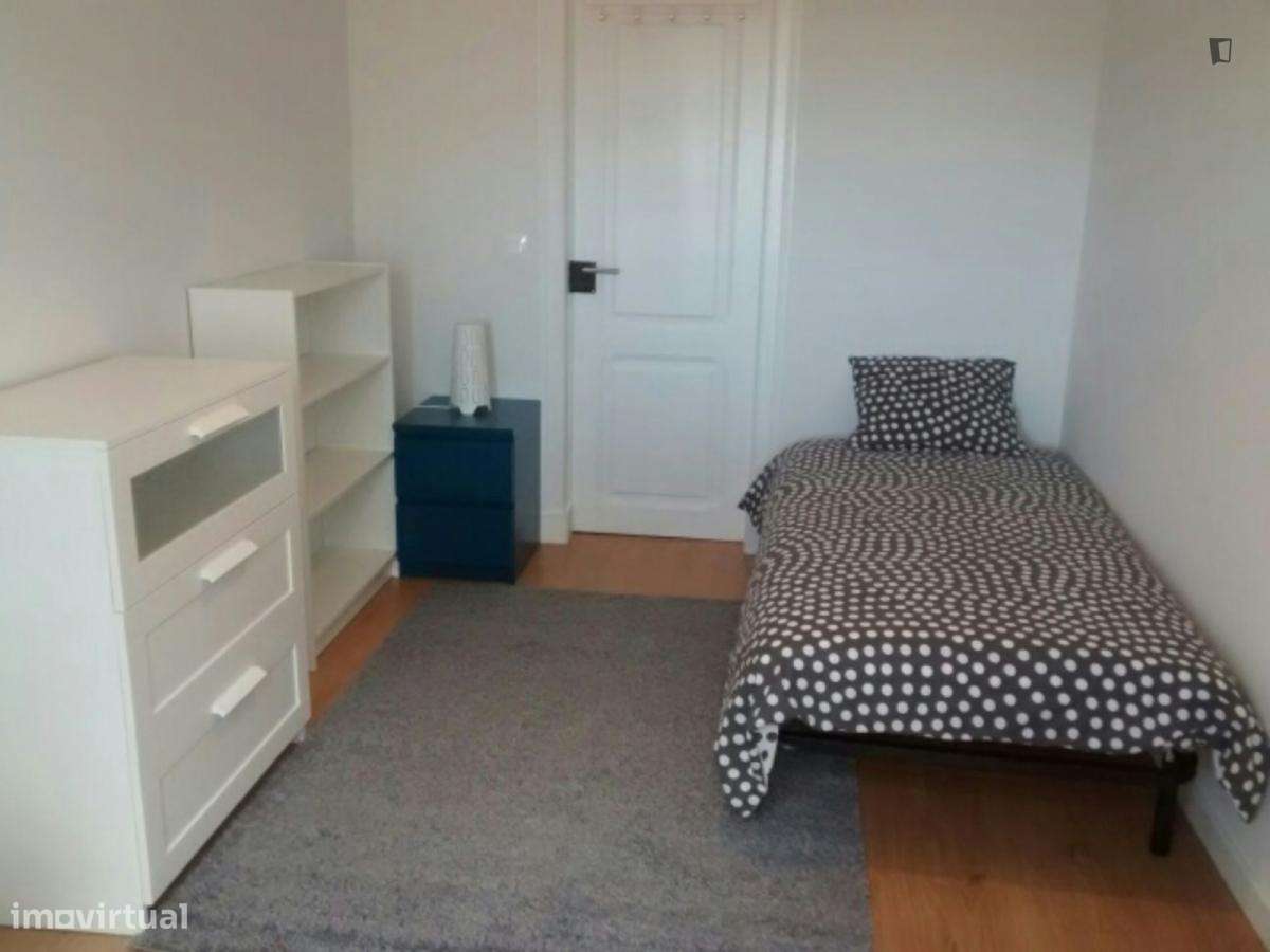 Quarto - localizado em São Sebastião Lisbon - Grande imagem: 2/10