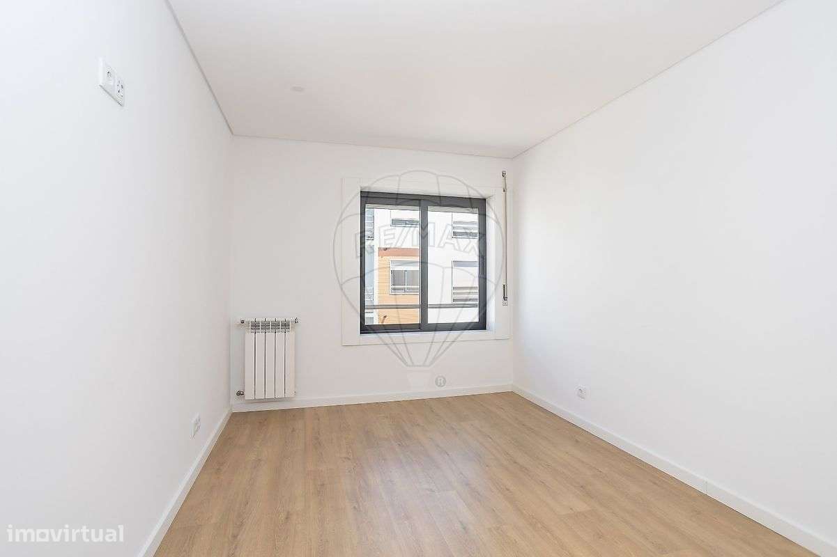 Apartamento T3 à venda em Camarate-24