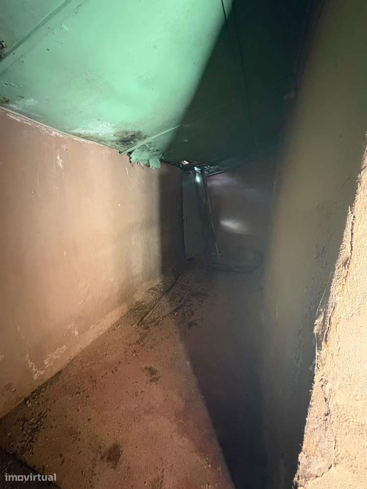 Moradia térrea para reconstrução com logradouro em Moita do Norte-7