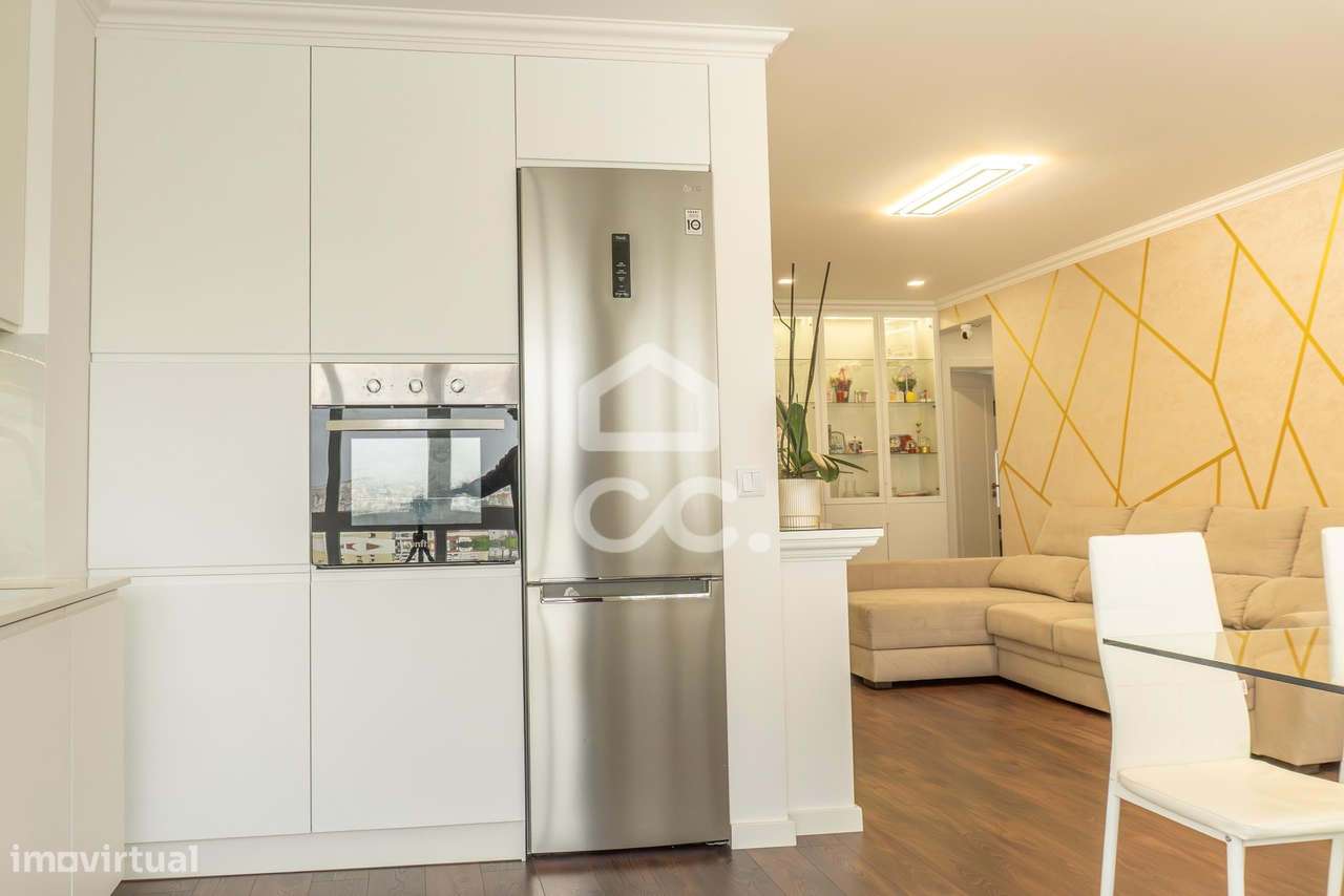 Apartamento T2  Renovado Alfornelos/ Metro-7