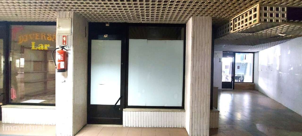 Espaço Comercial no Centro Comercial Académico em Viseu-12