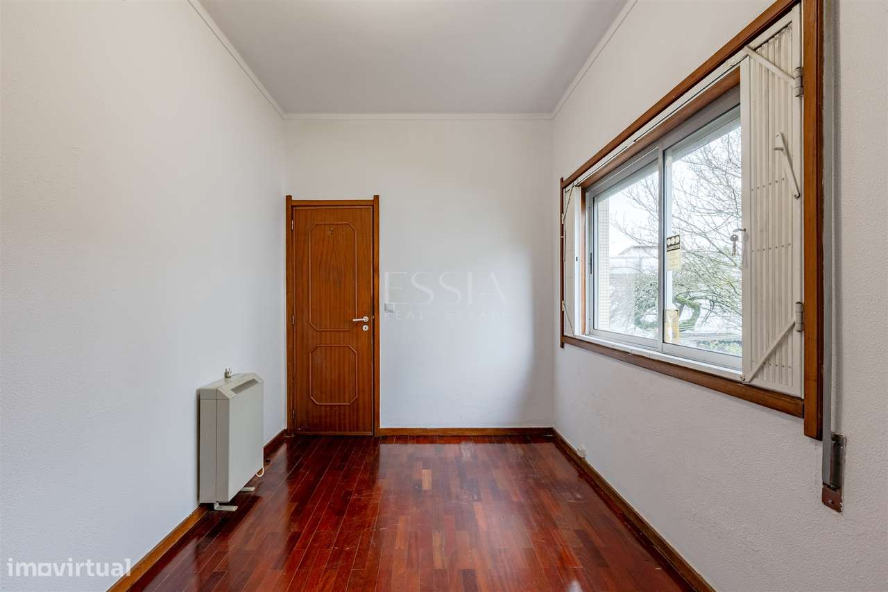 Apartamento T4 com Garagem Box entre o Marquês e Praça Sá Carneiro-28