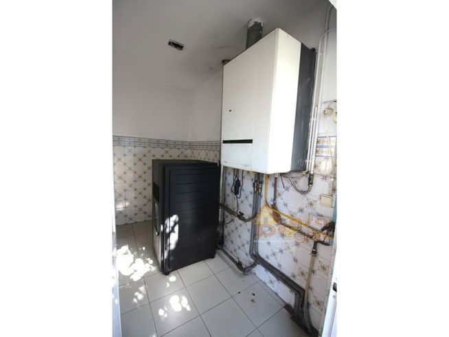 Moradia de 3 frentes com excelente luminosidade-17