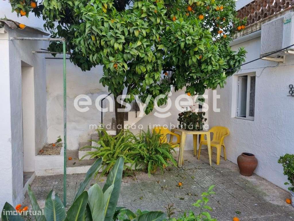 Moradia com dois quartos e quintal localizada no centro de Beja - Grande imagem: 3/16