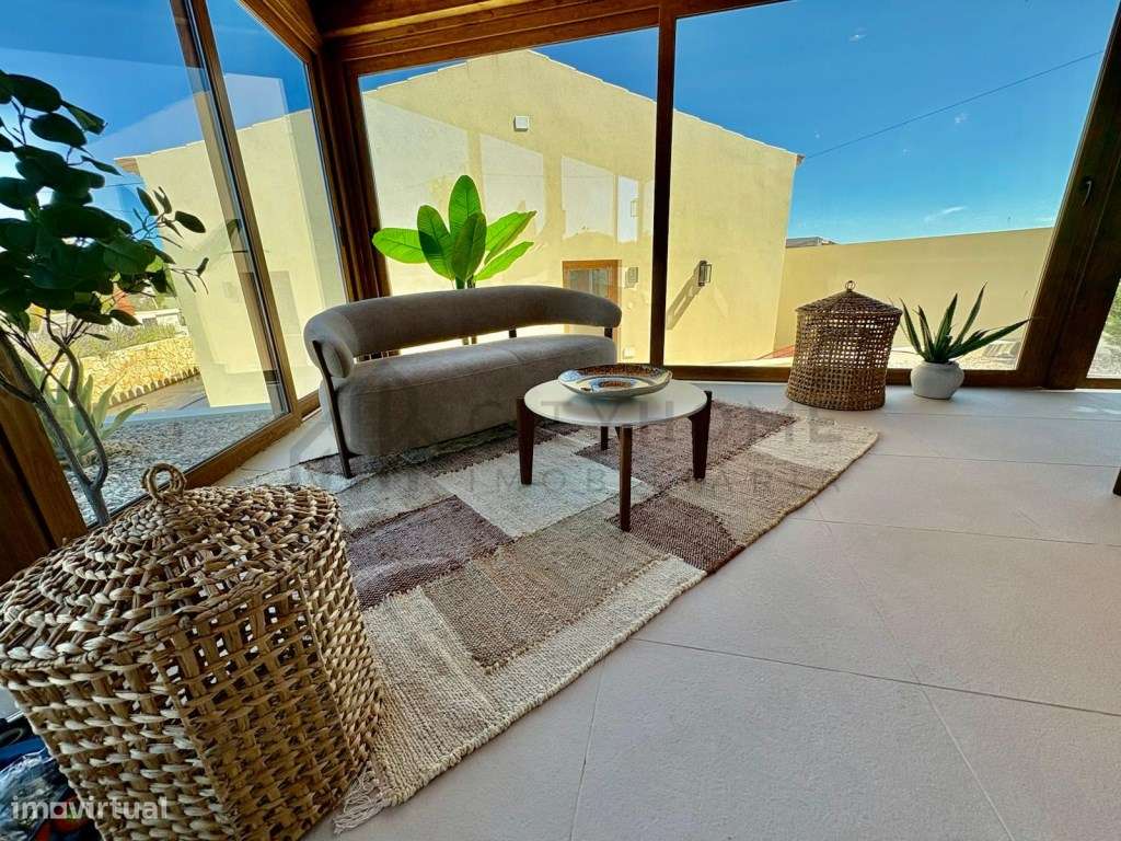 MORADIA DE CHARME COM 4 SUITES INDEPENDENTES E PISCINA-11