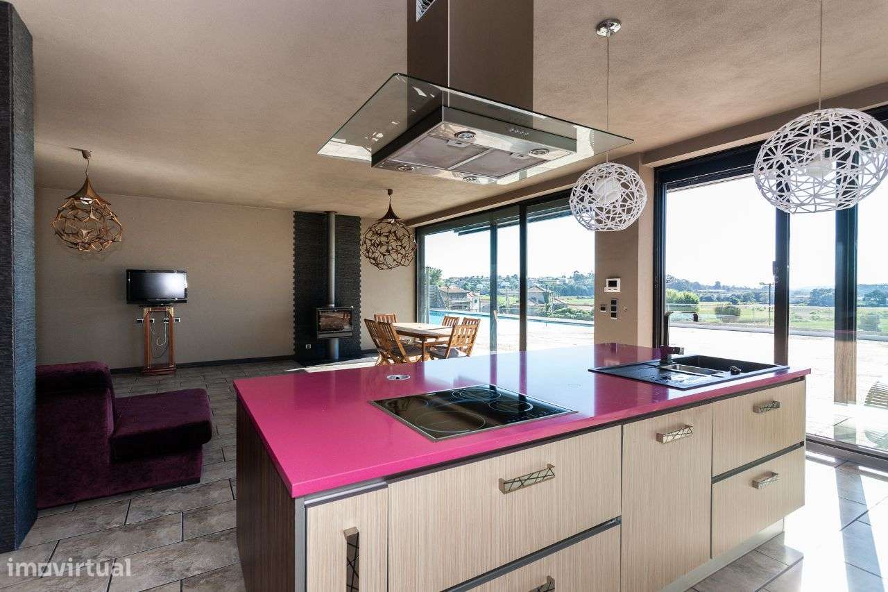 Moradia com Piscina e Campo de Ténis-7