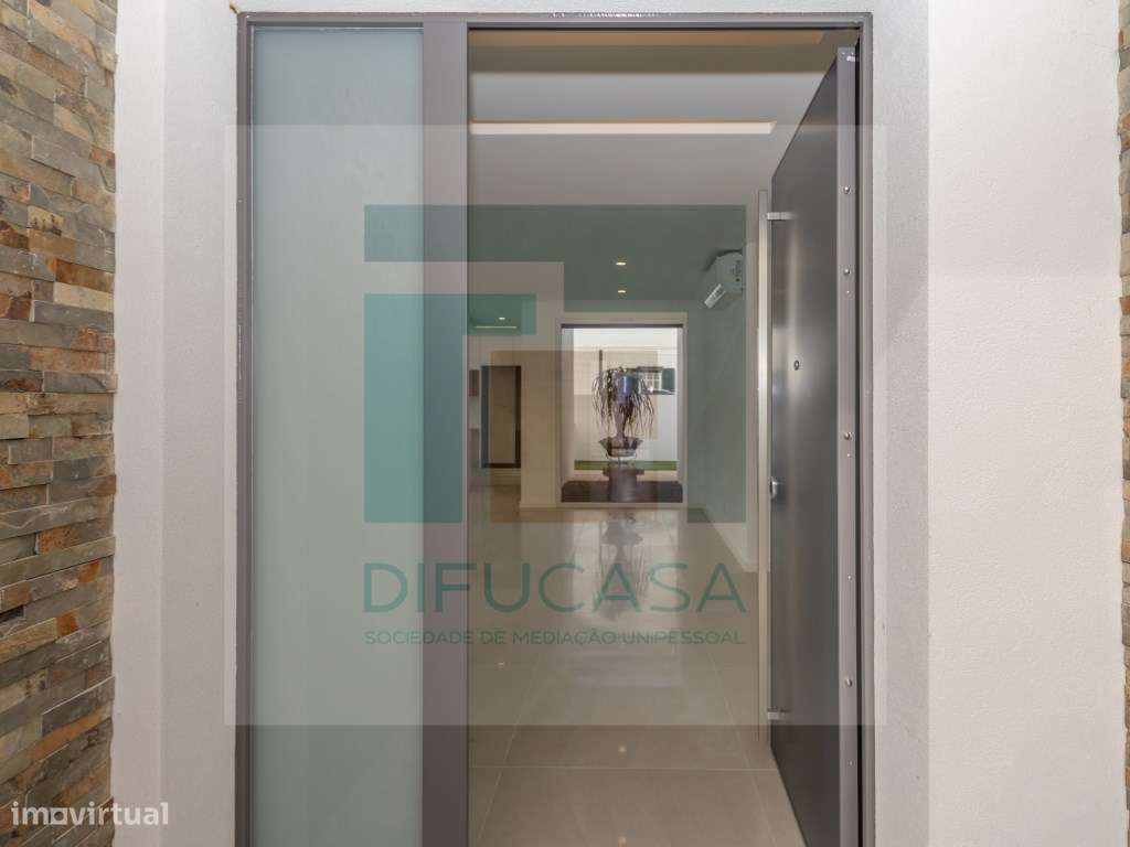 Moradia Isolada T4 c/ Garagem e Piscina - PRONTA A HABITAR - Grande imagem: 3/60