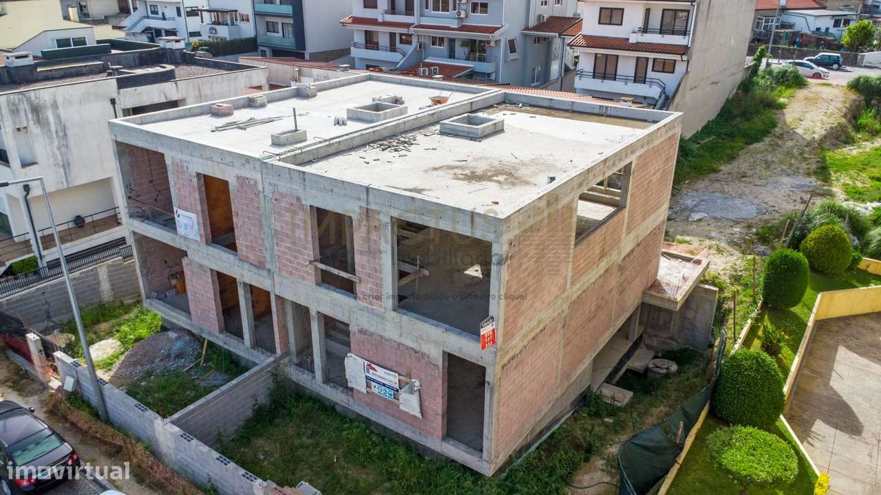 Moradia V3+1 nos Maninhos-8