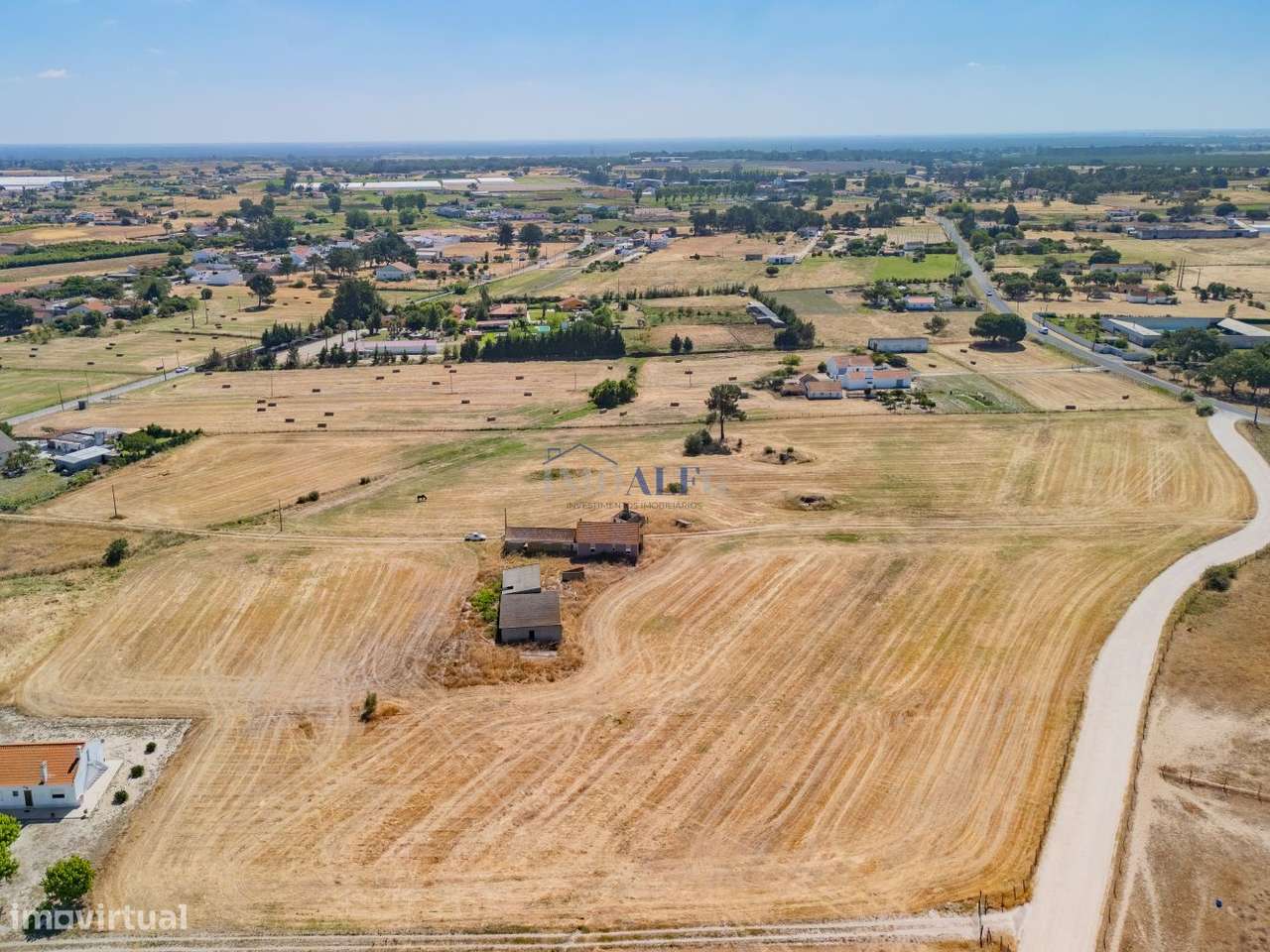 Terreno com 35000 m2 e moradia para reconstruir no Montijo-9