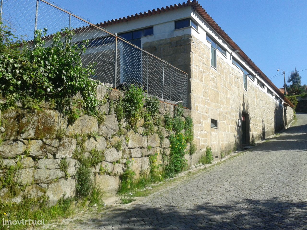 Prédio no centro de Penafiel