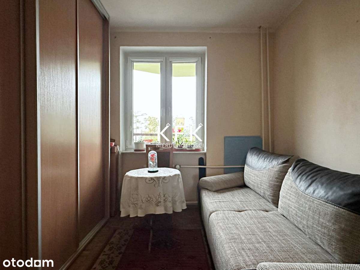 Trzy niezależne pokoje Blok Cegła Balkon Film-9