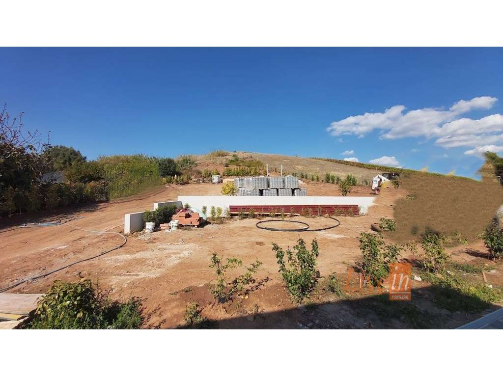 Quinta com Moradia T4 Isolada na Azueira em Mafra-27