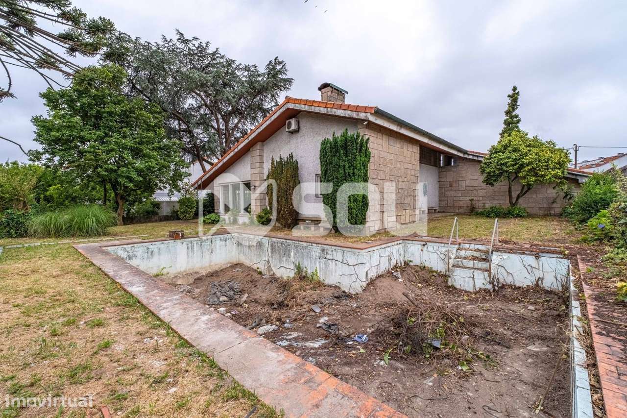 Casa Senhorial T7 num Lote de 3.320m² em Leça do Balio com-39