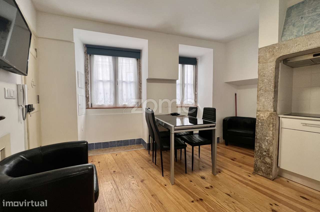 Prédio com 4 apartamentos e uma loja em Santa Catarina - Lisboa-25