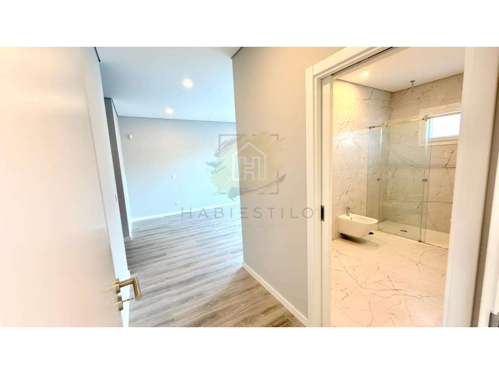 MORADIA T4 COM PISCINA EM AZEITÃO | OPORTUNIDADE A NÃO PERDER-14