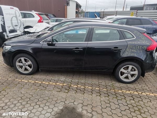 Dezmembram volvo v40 1.6 diesel 2013 Euro 5 - 3