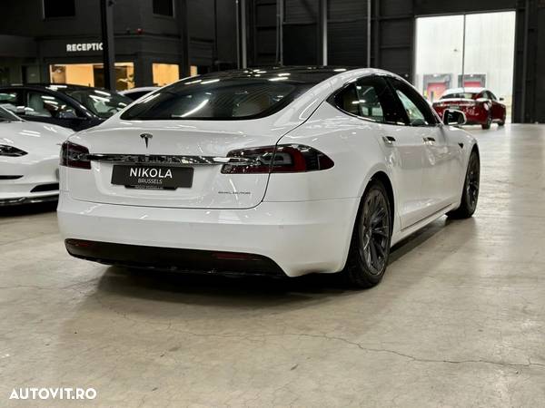 Tesla Model S - 4