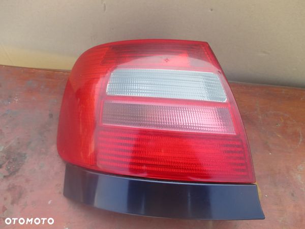 lampa tył lewa Audi A4 B5 Sedan Europa - 1