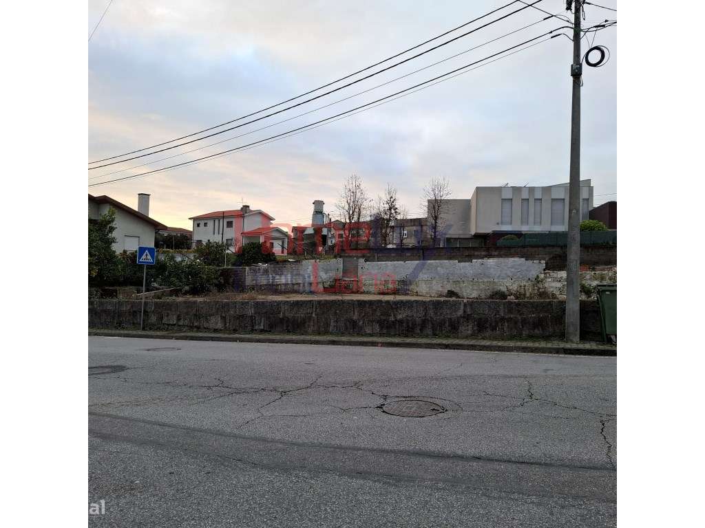 Terreno com 1260 m² em Vilela-6