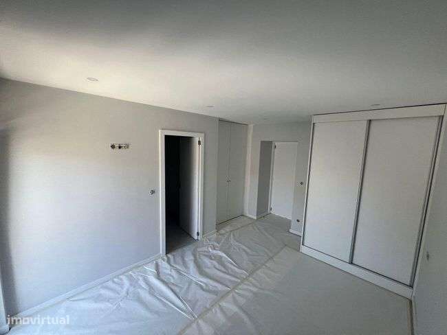 APARTAMENTO T1 NOVO EM AMARES-3