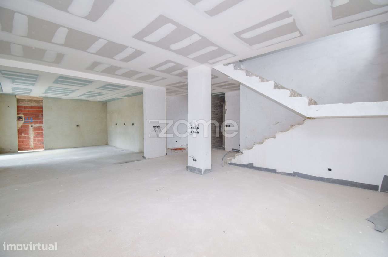 Moradia nova T4 luxo em condomínio privado no Barro em Loures-6
