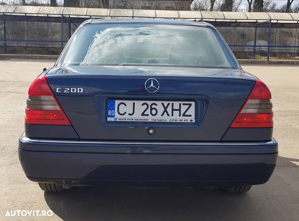 Mercedes-Benz C - 19