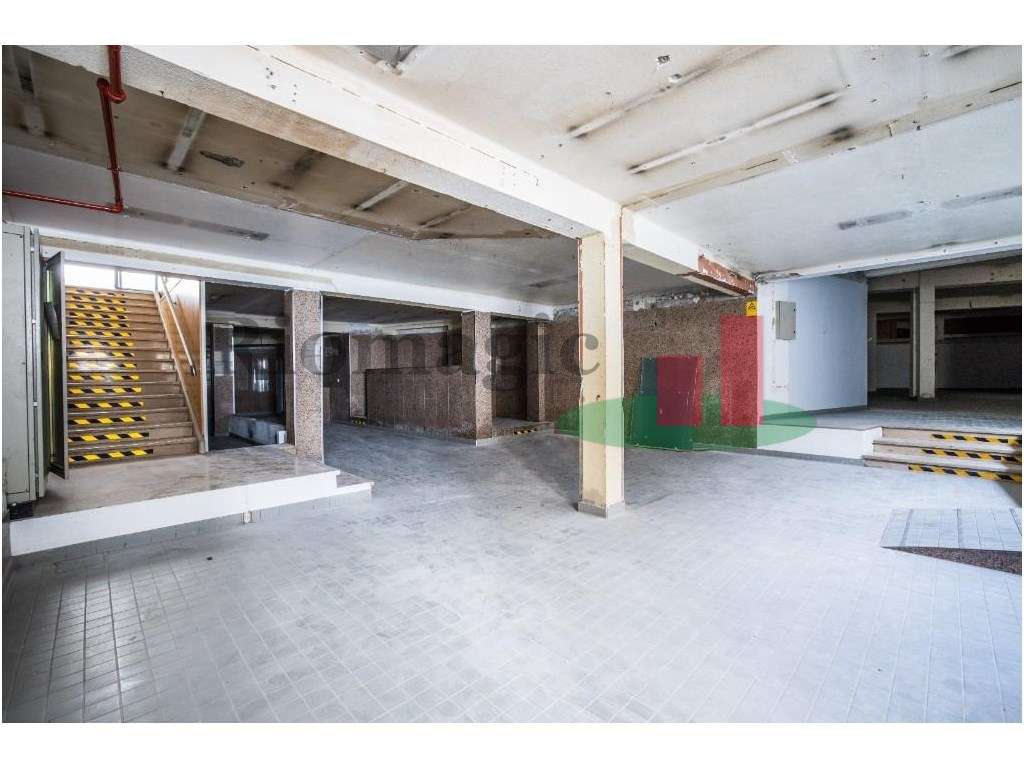 Loja de Comércio perto da zona histórica de Leira ****RIOMAGIC**** - Grande imagem: 2/9