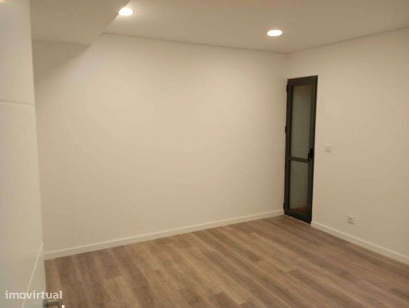 T1+2 Totalmente Renovado no Centro da Cidade – Edifício Muralha - Grande imagem: 4/9