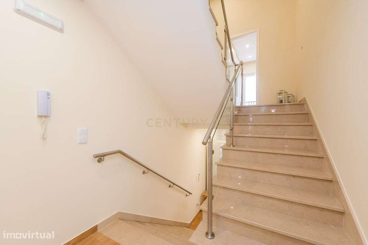 Moradia T3 localizada na aldeia de Cheleiros - Mafra-19