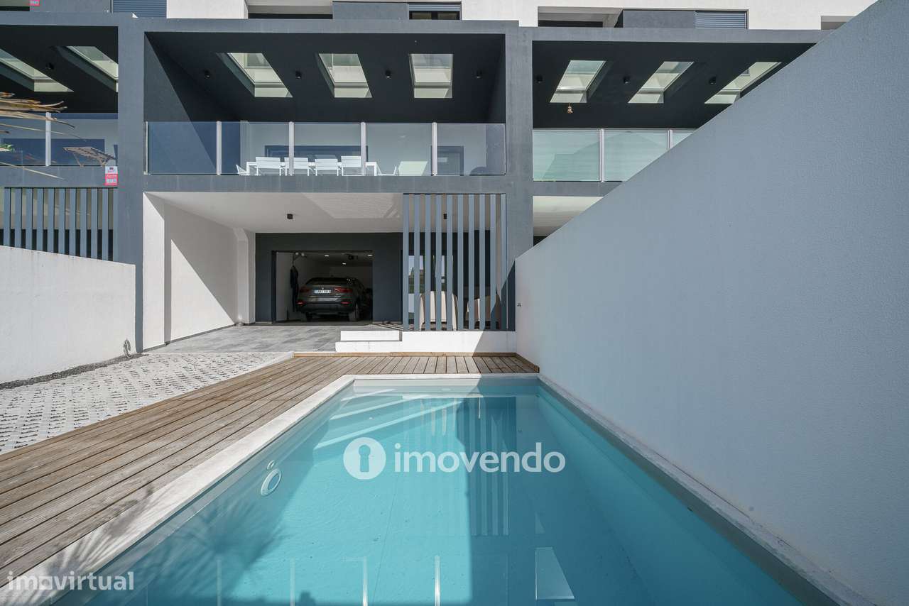 Moradia T3+1 moderna, com piscina e garagem, na Caparica-37