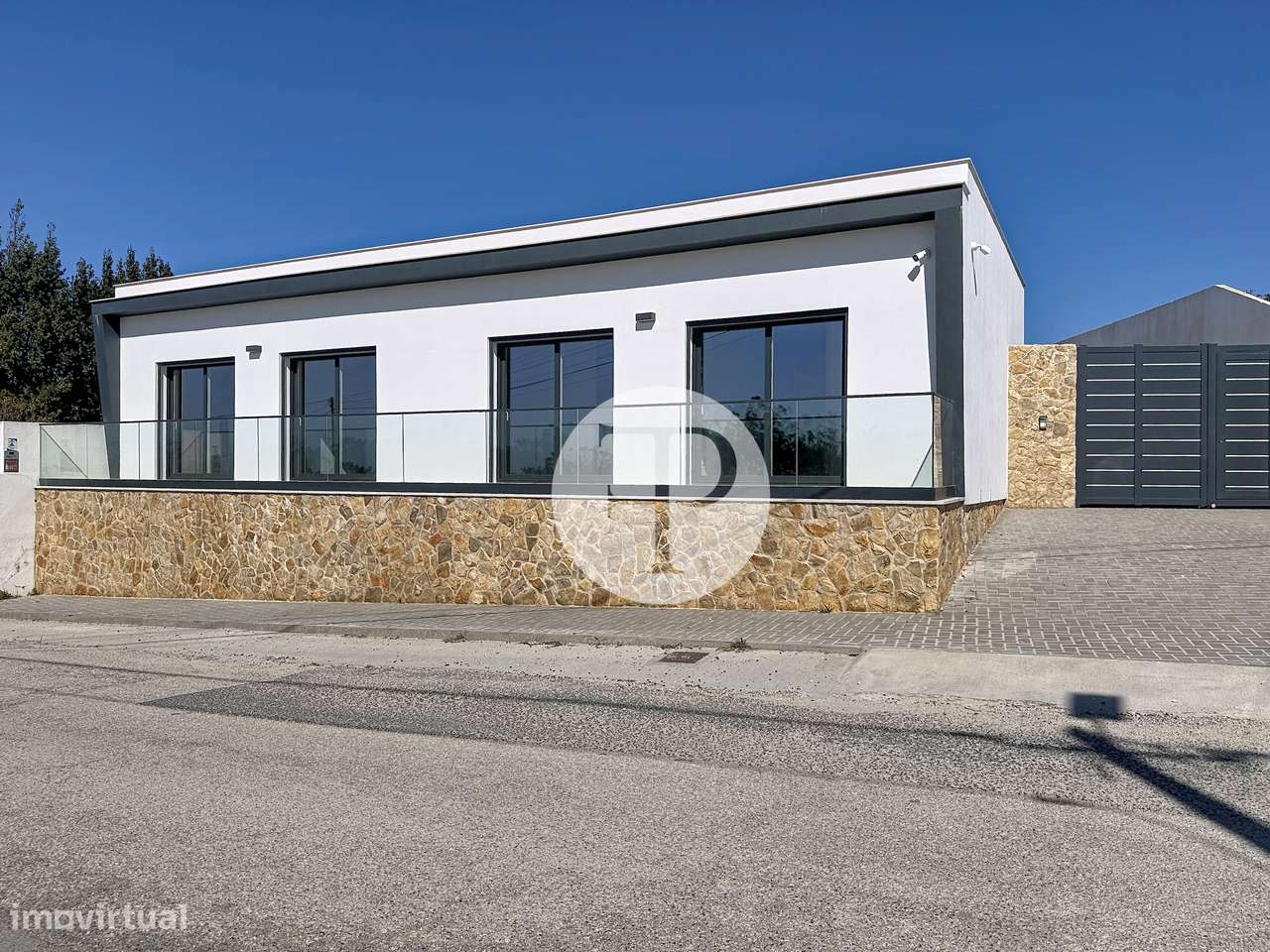 Moradia T4 com 2 suítes, piscina interior central em Alfeizerão-36