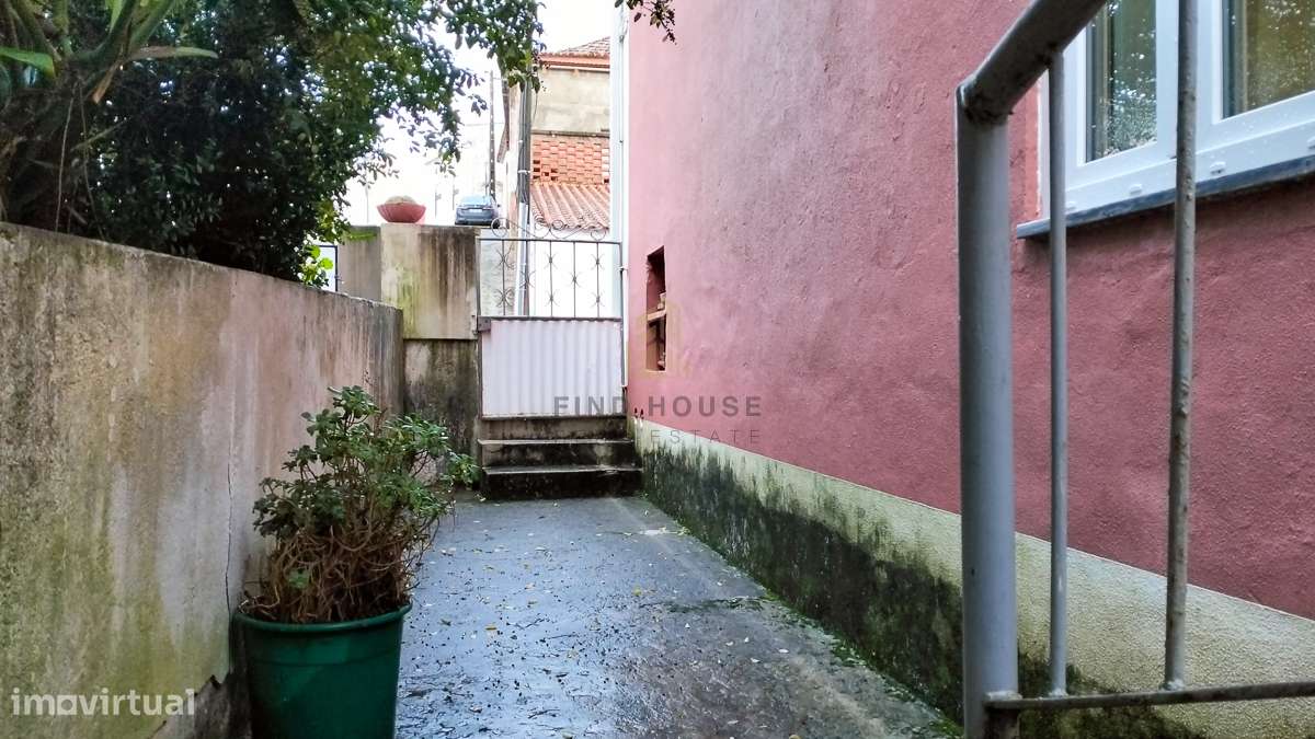 Vende-se Moradia T7 com 2 pisos e logradouro no Cadaval - Grande imagem: 4/25