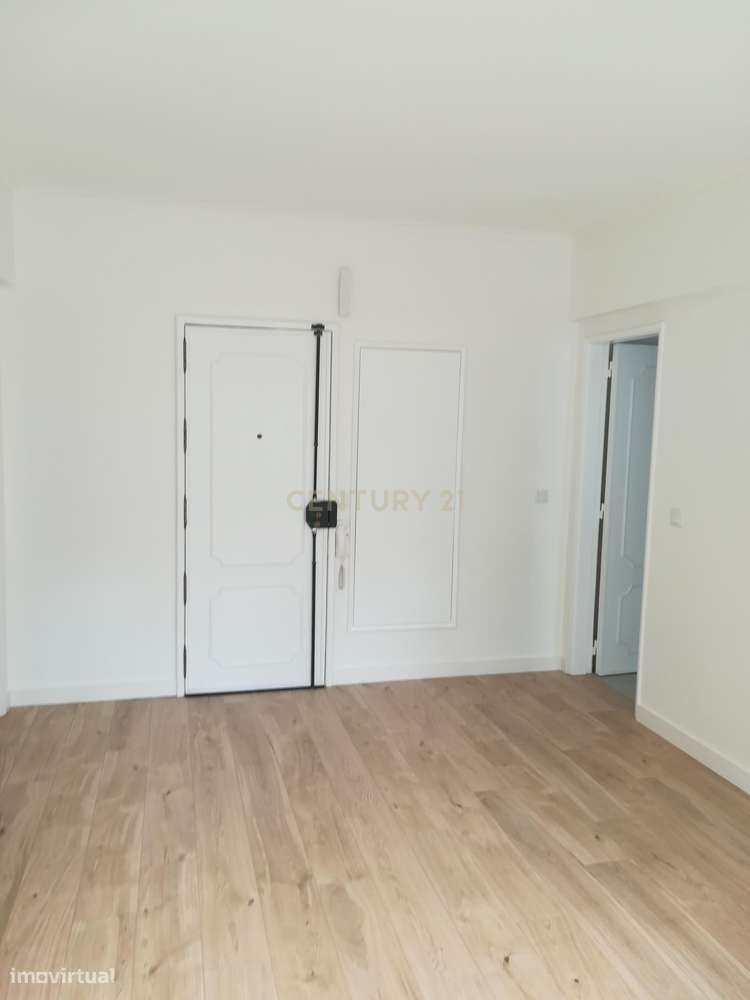 Apartamento T1 em Oeiras com Vista Urbana e Varanda - Grande imagem: 4/22