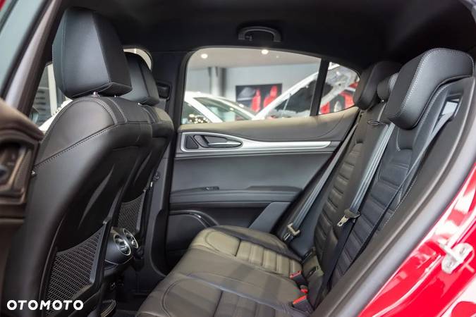 Alfa Romeo Stelvio 2.0 Turbo Veloce Q4 - 9