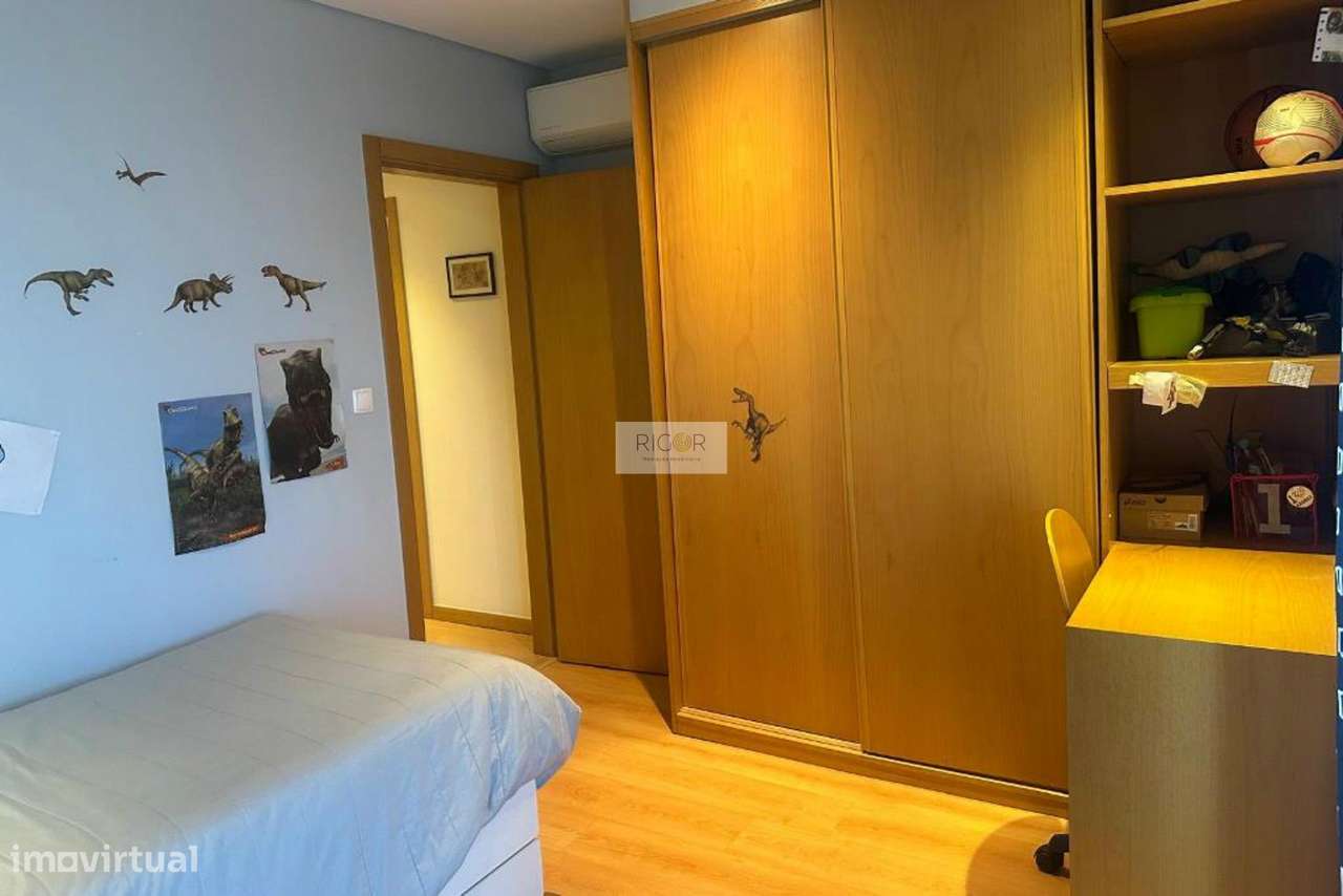 Apartamento T3 no último piso com 2 frentes de orientação na Cidade da-14