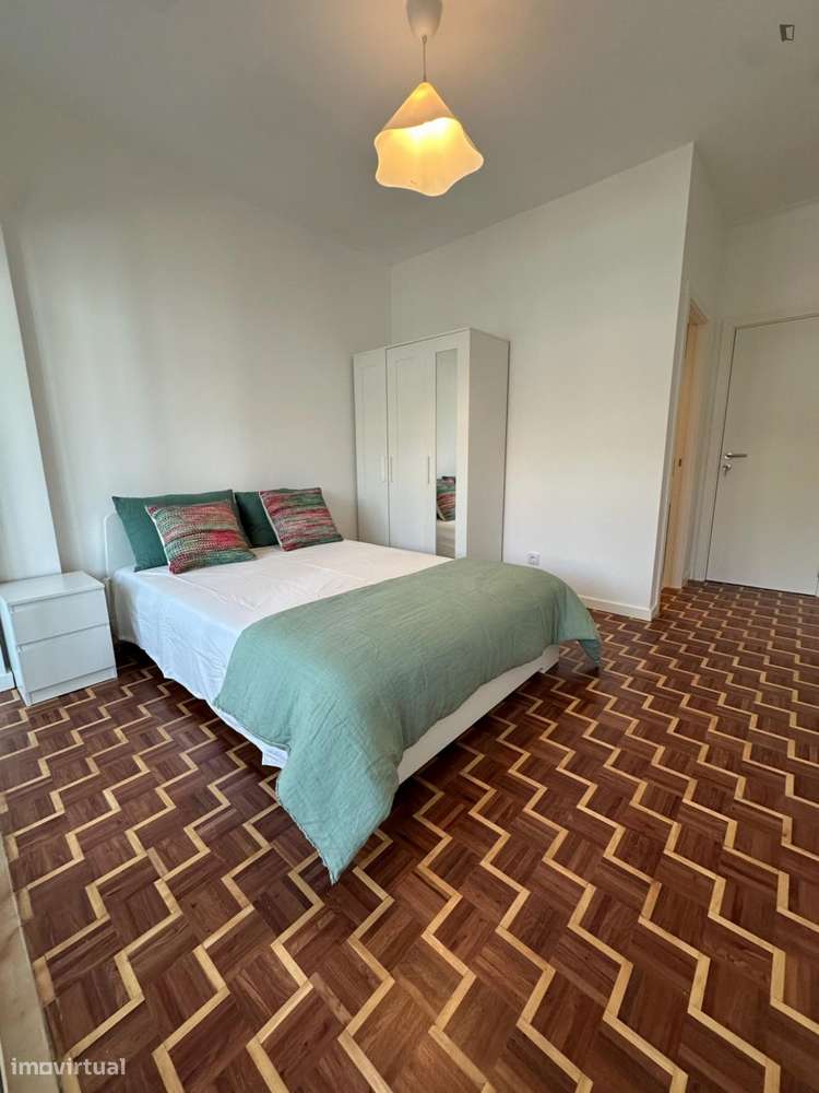 Quarto - localizado em Almada Lisbon - Grande imagem: 5/9