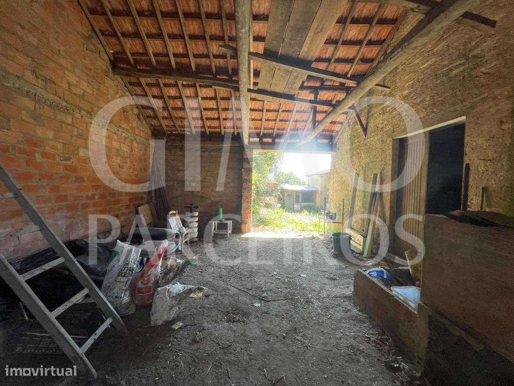 Moradia T4 para Remodelar em Oliveirinha + Terreno a poucos minutos...-25