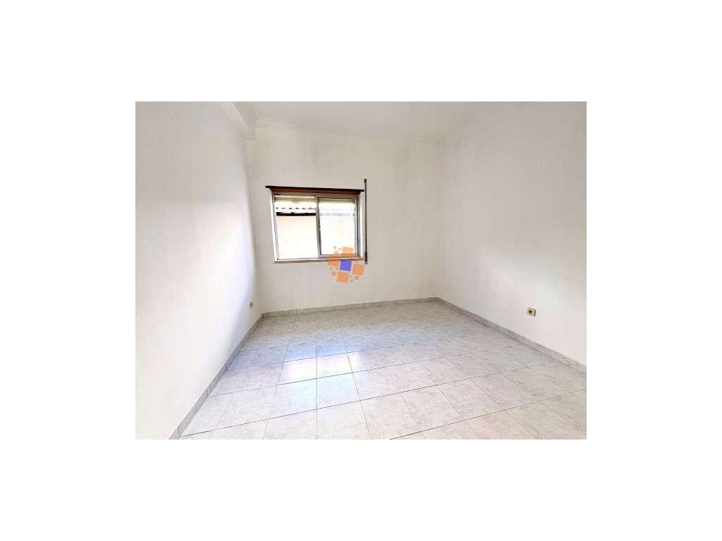 Moradia Geminada T5 em Vale de Milhaços - Corroios-8