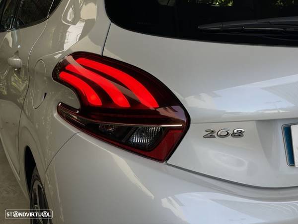 Peugeot 208 PureTech 110 Stop & Start EAT6 Signature - 9