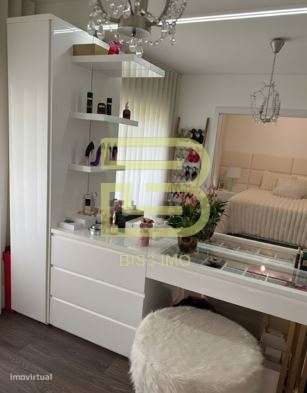 Apartamento T3 mobilado, convertido num T2(possibilidade de reverter p-1