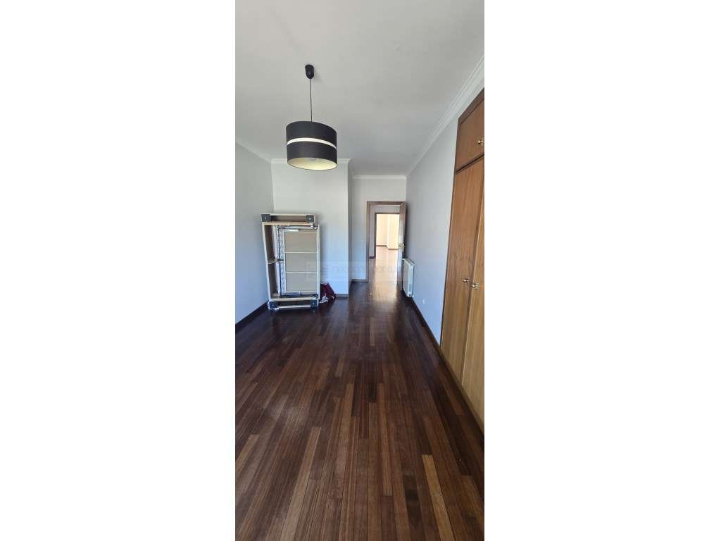 Excelente apartamento T5 Duplex-18
