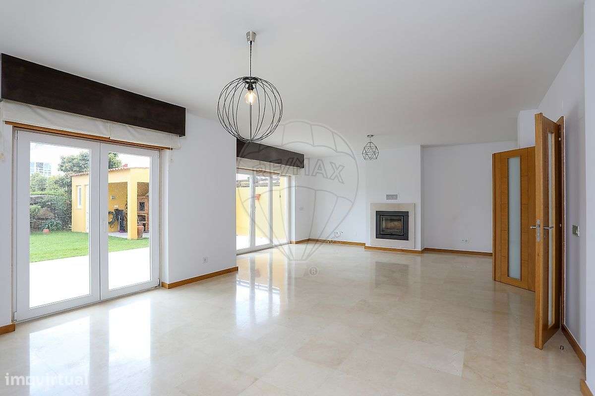 Moradia T5 para venda-10